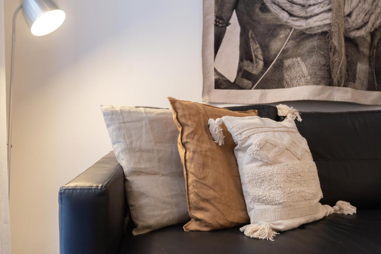 Puerta De Larios: Three-bedroom With Balconies And Patio * Malaga