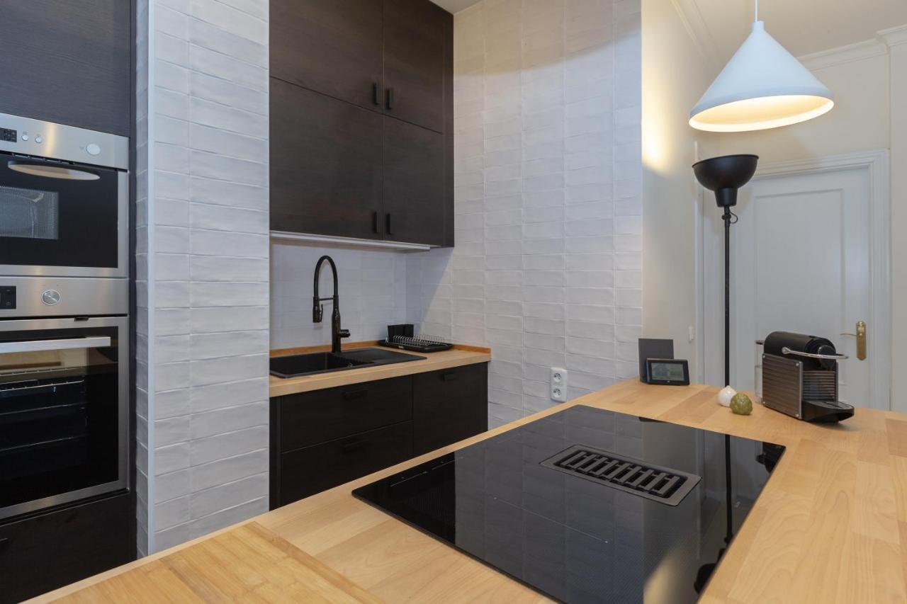 Puerta De Larios: Three-bedroom With Balconies And Patio Apartment Malaga