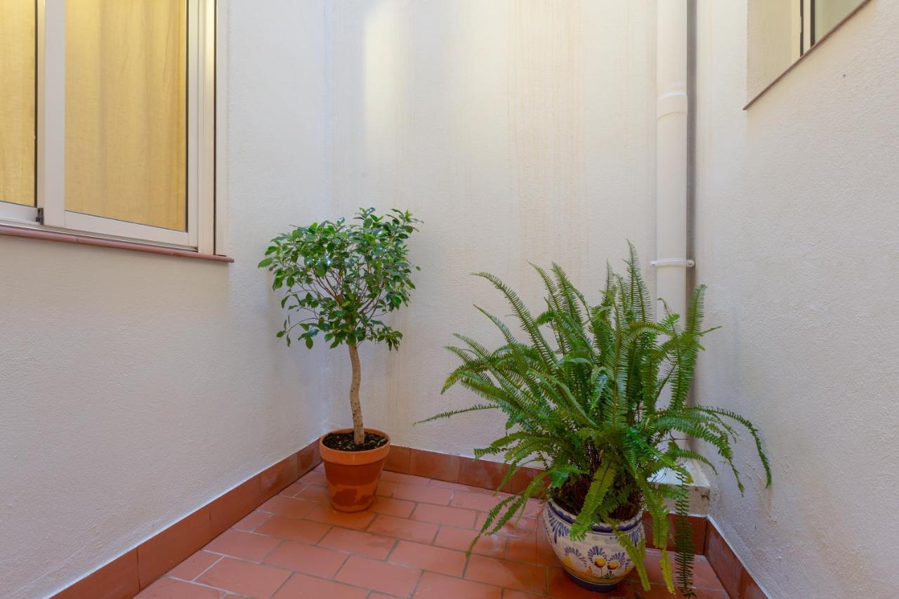 Apartment Puerta De Larios: Three-bedroom With Balconies And Patio Malaga